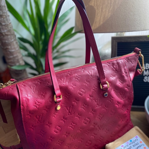 Louis Vuitton Lumineuse PM - Picture 13 of 16